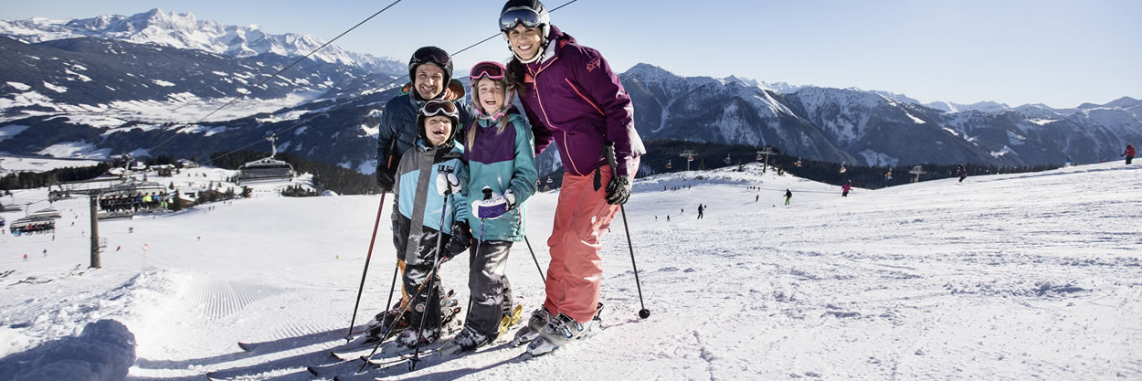 Skifahren mit der ganzen Familie in Ski amadé © Flachau Tourismus